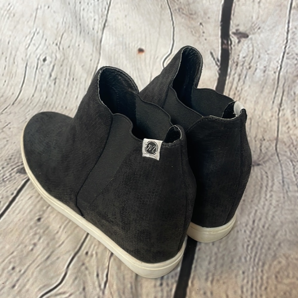 Coconuts By Matisse Black Wedged Heel Slip-On Sneakers Size 7.5 - Picture 7 of 10
